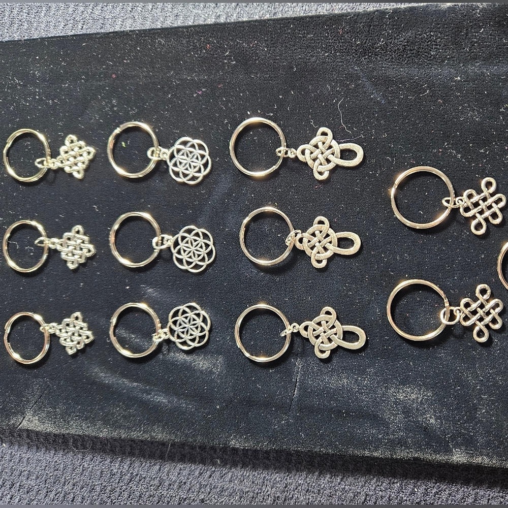 Elegant Silver Celtic Keychain Set